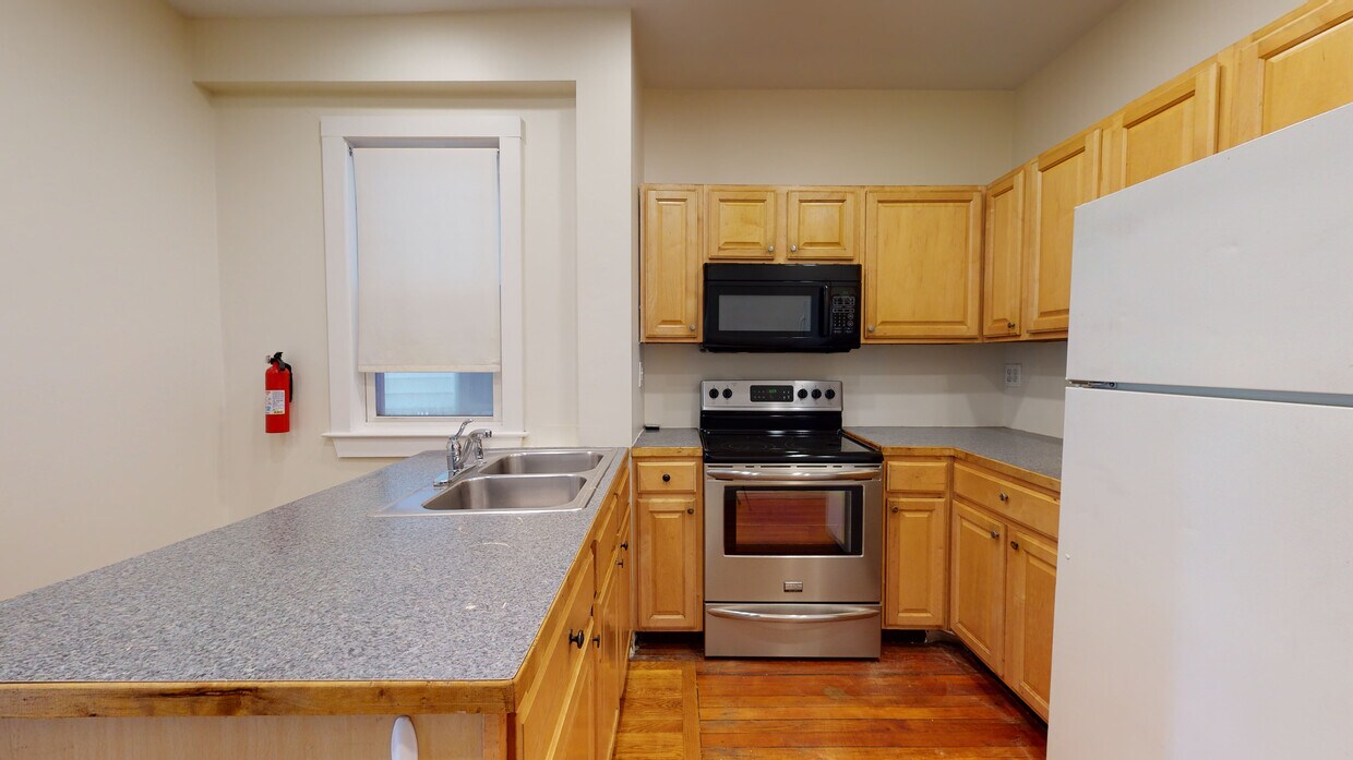 Primary Photo - 15 Linden St