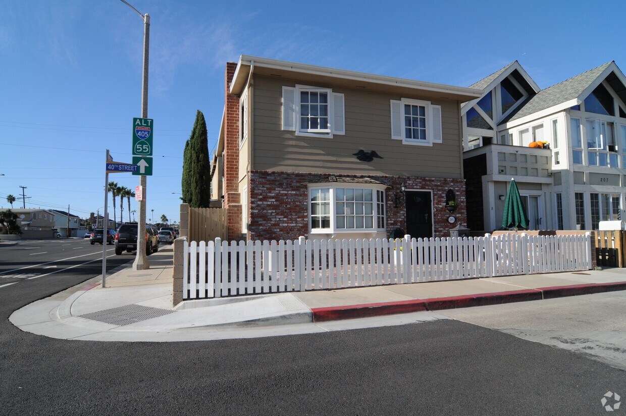 Building Photo - 205 40th St