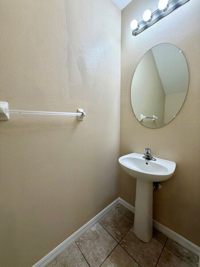Foto del edificio - 3 BEDROOM 2.5 BATHROOM 1 CAR GARAGE IN PIN...