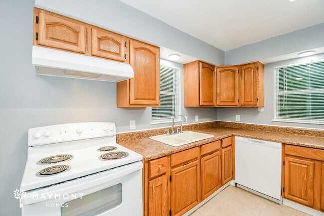 Building Photo - Charming 3-Bedroom Interlachen Home