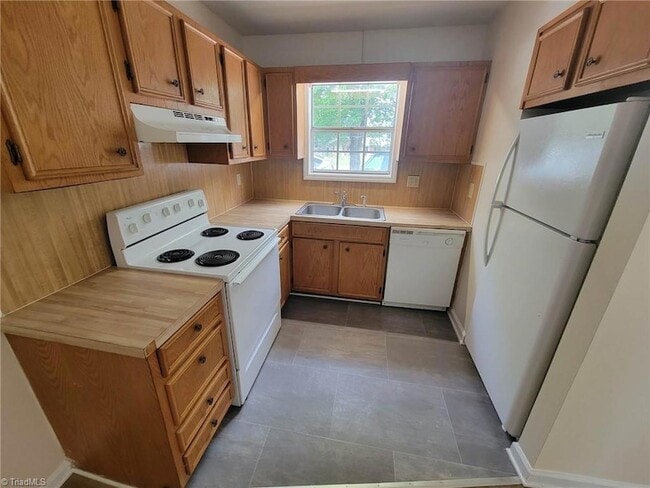 Building Photo - 3985 NC-268