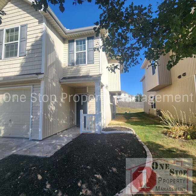 Foto del edificio - Generously Sized 3 bedroom, 2.5 bathroom i...