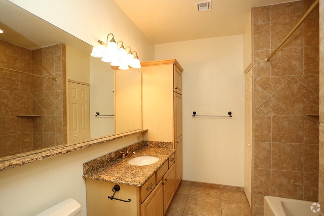 Bathroom - Springbrook Cercle