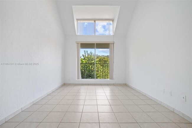Foto del edificio - 6900 N Kendall Dr
