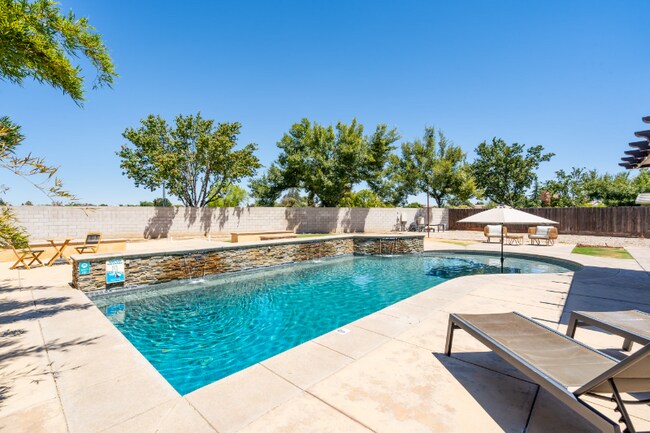 Building Photo - 10910 Mayacamas Dr