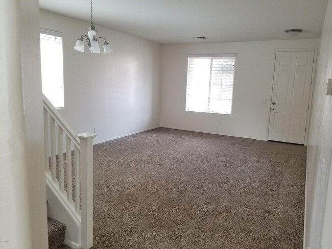 Building Photo - ++FREE RENT ++ Gorgeous 4 Bedroom 3 bathro...