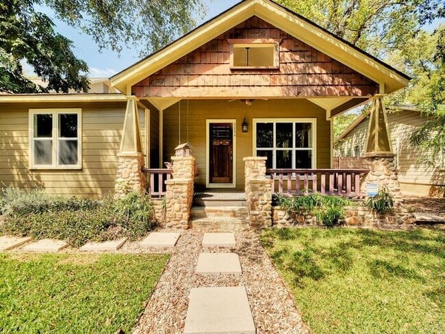Building Photo - Avenue H Home For Rent!