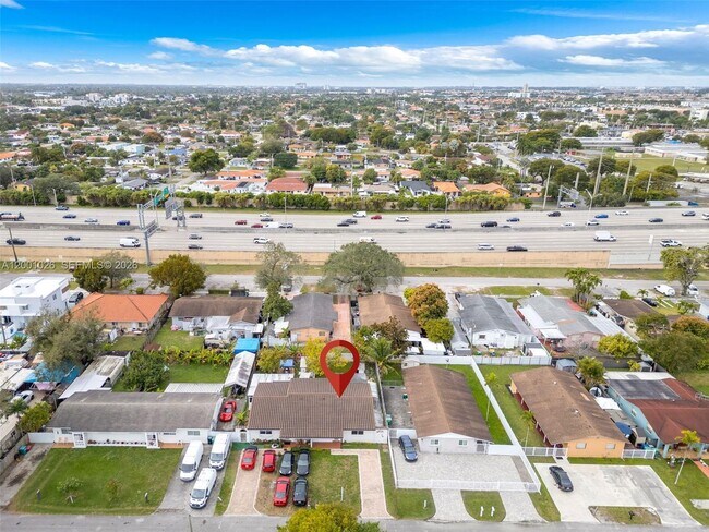 Foto del edificio - 310 SW 76th Ct
