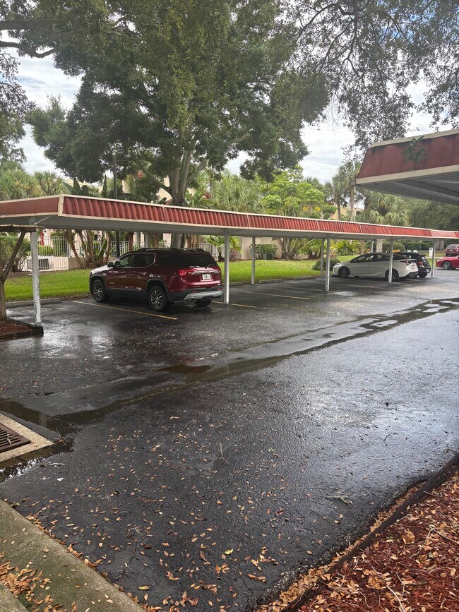 covered parking - 11485 Oakhurst Rd