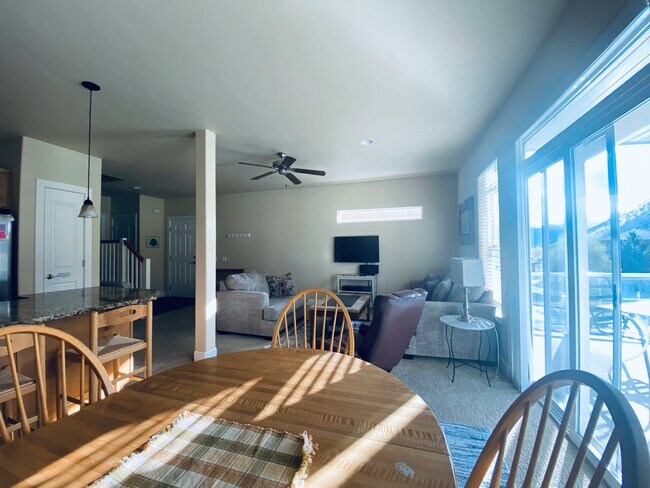 Foto del edificio - 9281 Canyon Dr NW