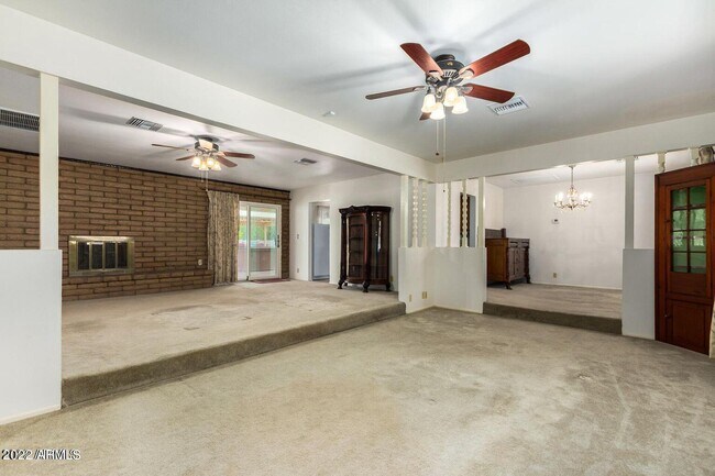 Foto del edificio - 24007 Lindsay Rd