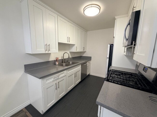 Building Photo - 512 Griswold St