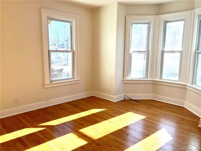 Building Photo - 74 High St