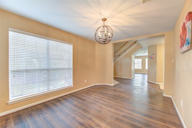 Foto del edificio - 5011 Moss Garden Ln