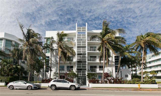 Foto del edificio - 7728 Collins Ave