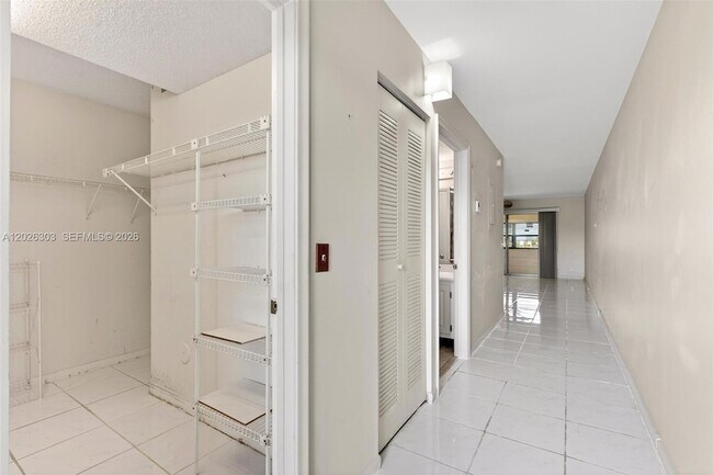 Foto del edificio - 1400 SW 124th Terrace