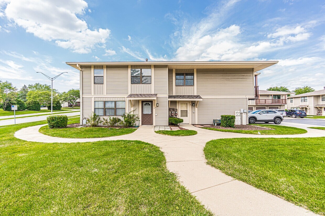 5700 Dutch Mill Ct Unit A, Hanover Park, IL 60133 Condo for Rent in