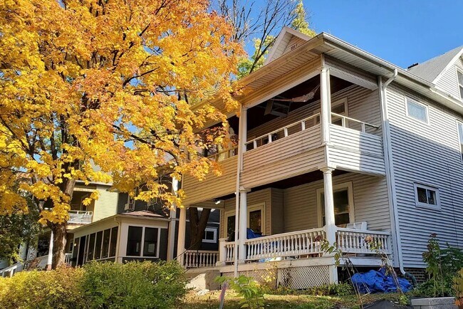 Building Photo - Welcome to your Dream Residence!