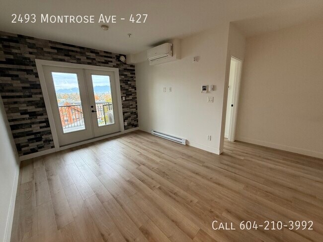 Photo du bâtiment - Spacious Condo at Upper Montrose