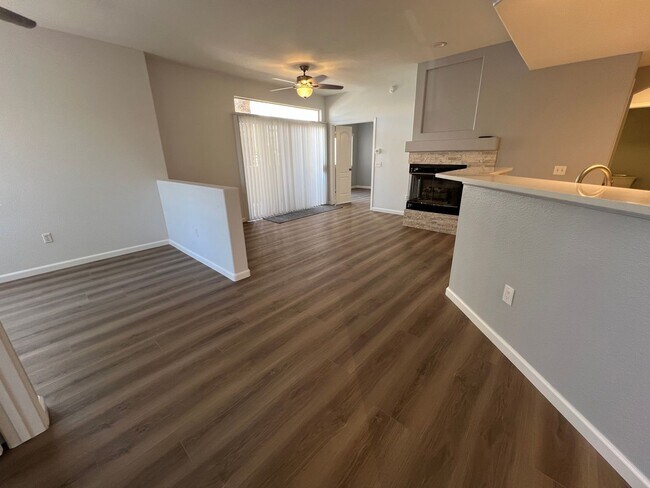 Foto del edificio - Newly Remodeled! THIS IS A MUST SEE!