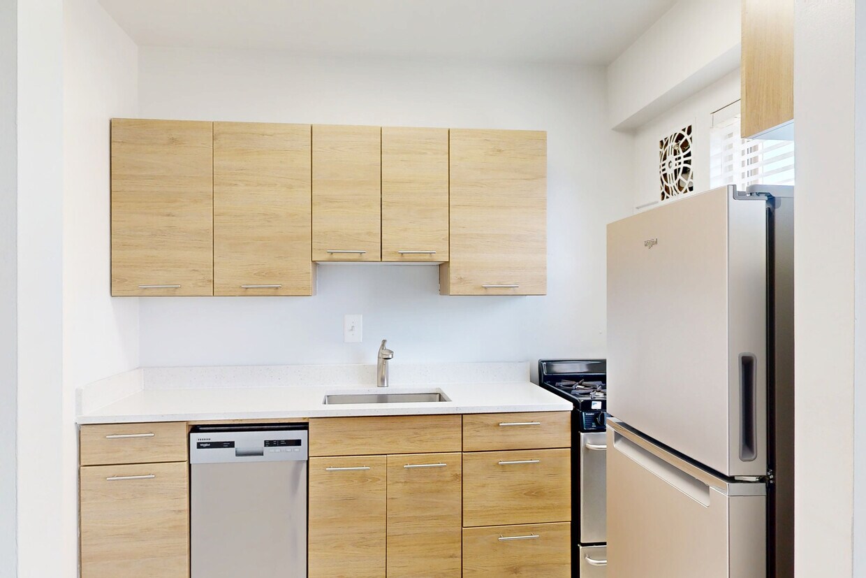 Photo - Skyline Towers Apartments