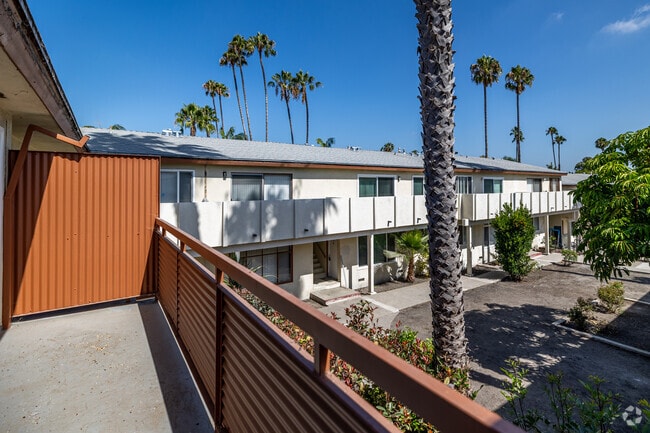 2BR, 1BA - 750SF - Balcony - 3910 Coco Ave