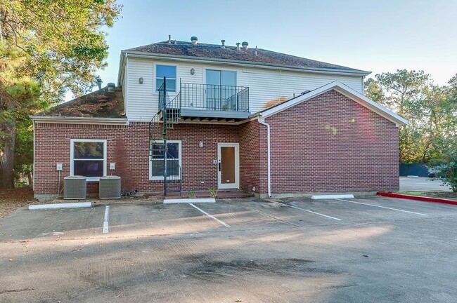 Building Photo - 1414 S Friendswood Dr