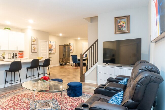 Building Photo - Luxurious 4BR Townhome in Carmel