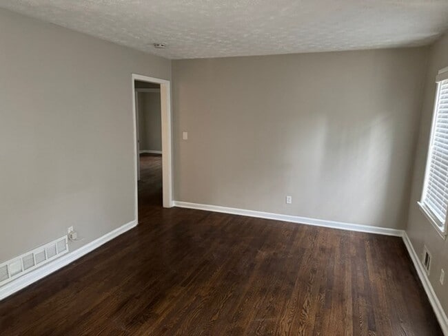 Building Photo - 1307 Lorenzo Dr SW