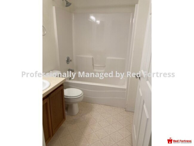 Building Photo - Spacious home with a water view in a gated...