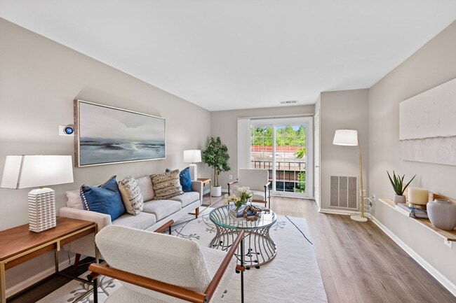 Building Photo - Luxurious 2 Bed 1 Bath Condo With Balcony ...