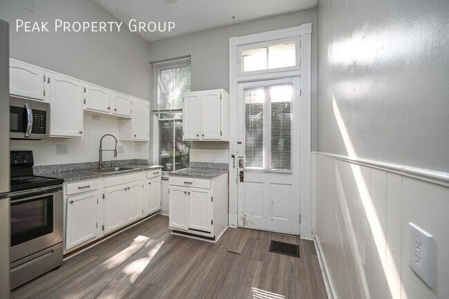 Foto del edificio - 2363 W Clifton Ave