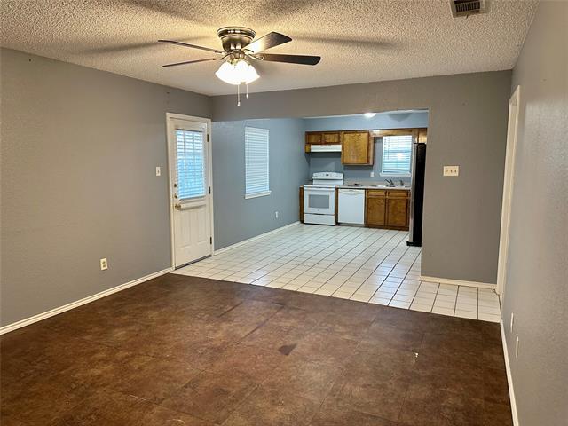 Building Photo - 2105 Melody Cir