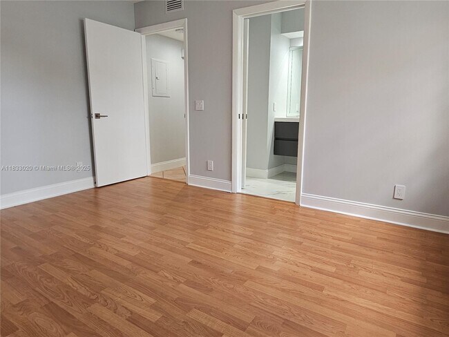Foto del edificio - 1359 Springside Dr