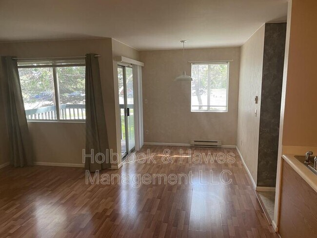 Building Photo - 4531 Boardwalk Dr