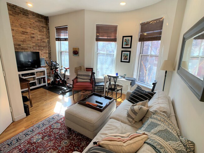 Foto del edificio - 229 W Canton St