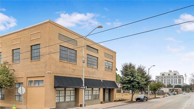 Building Photo - 308 St Louis St