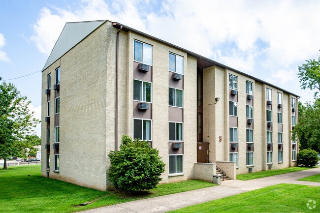 Building Photo - THE QUADS APARTMENTS
