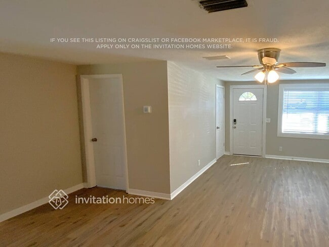Building Photo - 8812 Camphor Dr