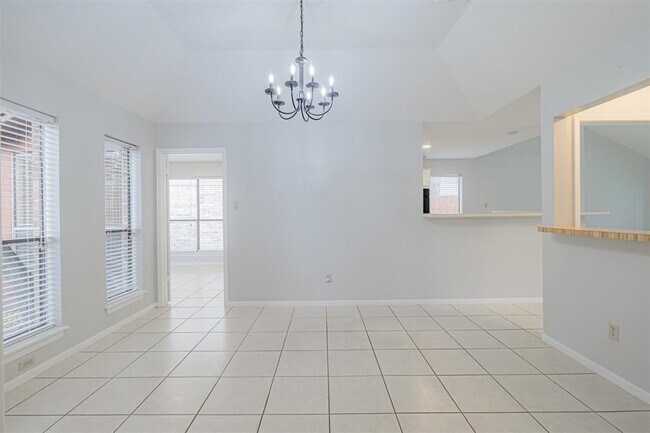Building Photo - 21615 Park York Dr