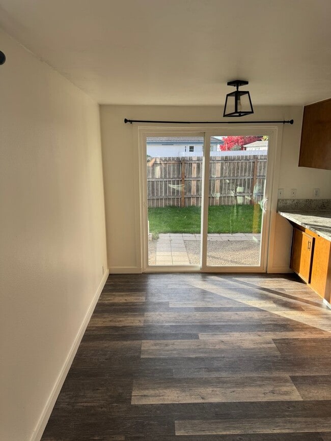 Foto del edificio - 754 Edgemont Way