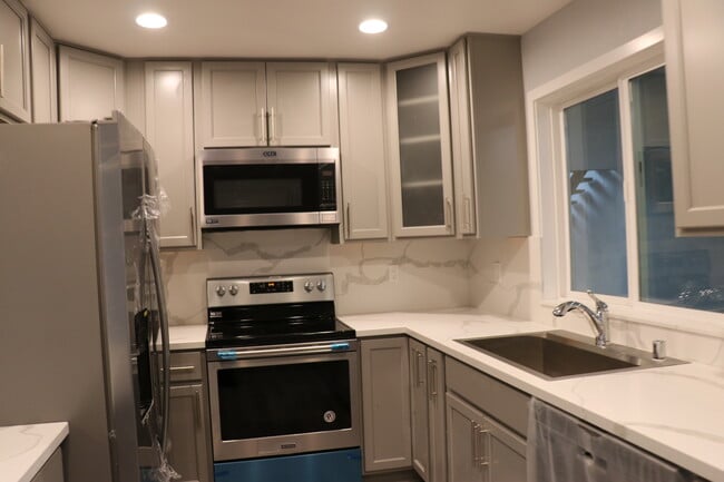 Building Photo - 16730 Barnell Ave