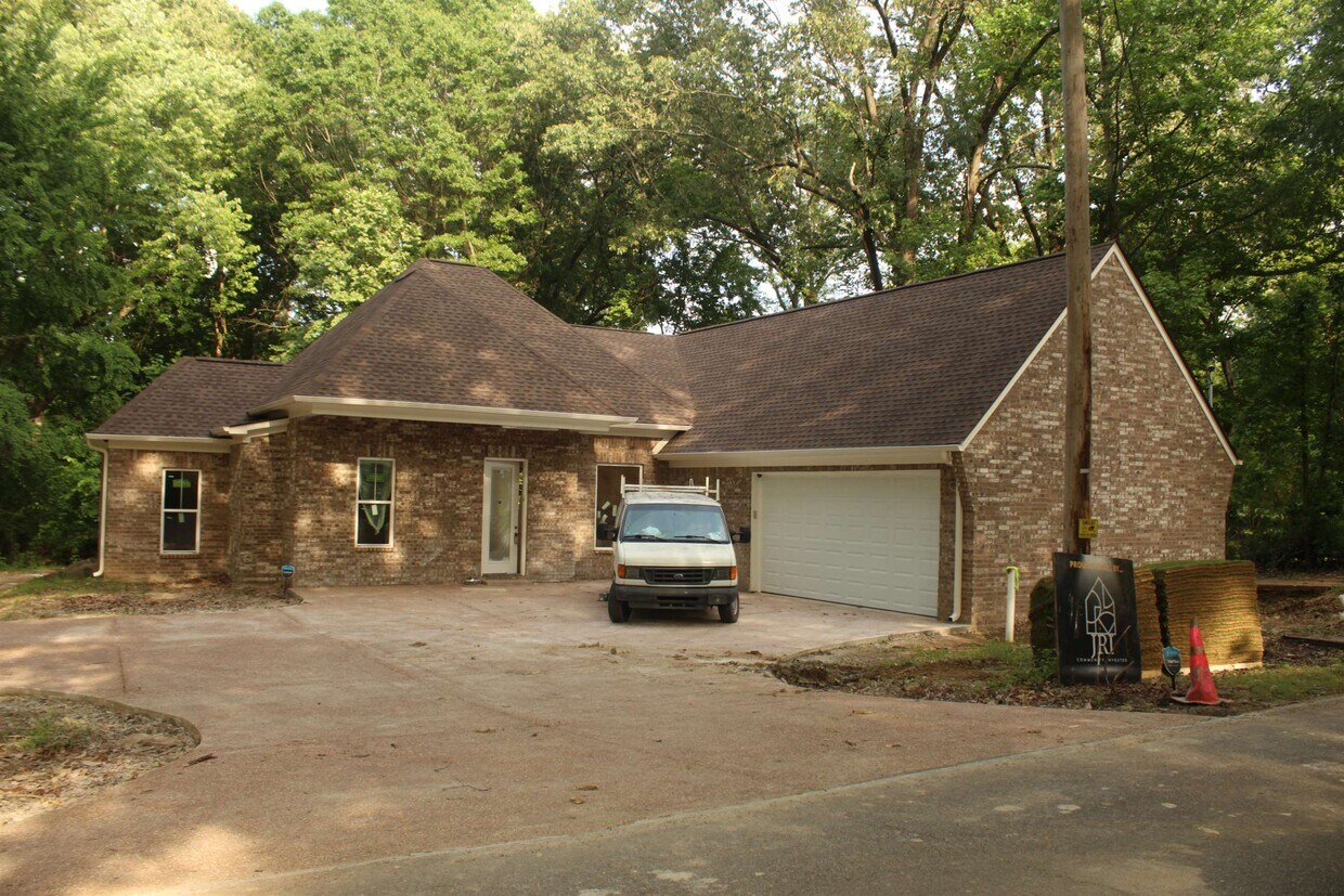 Primary Photo - 4428 Auburn Rd