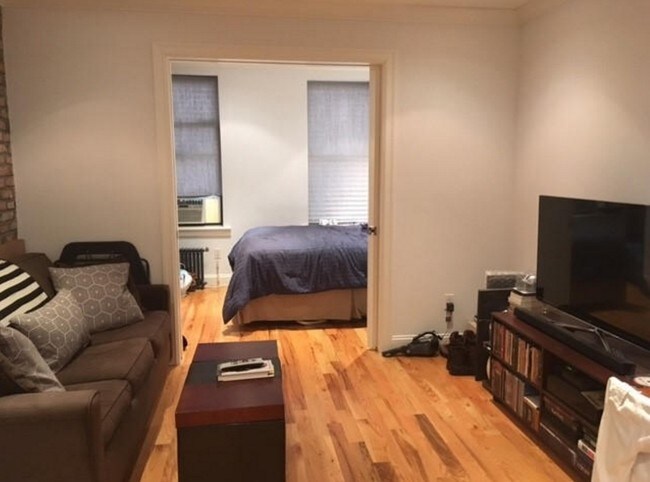 Foto del edificio - 312 E 83rd St