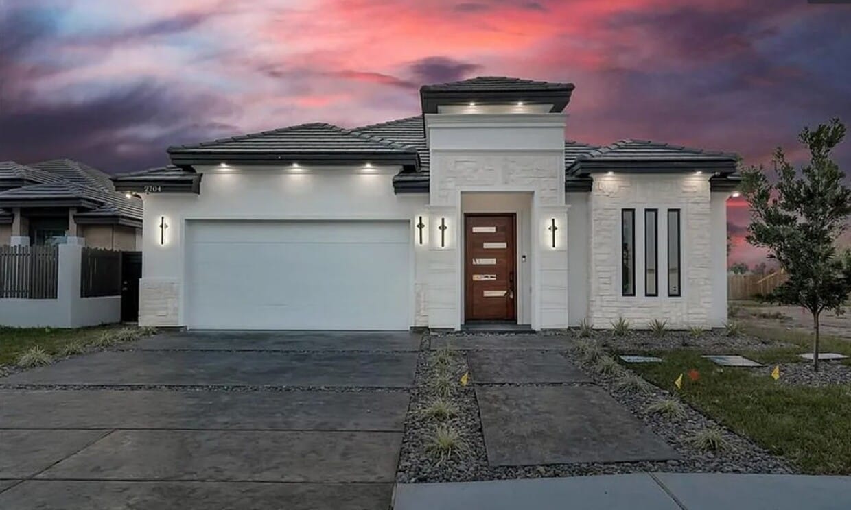 Primary Photo - Luxury Living in Hyde Park – Edinburg/McAl...
