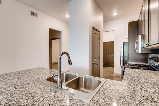 Building Photo - 16100 Lake Travis Dr
