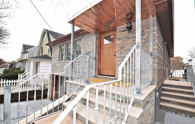 Foto del edificio - 86-16 262nd St