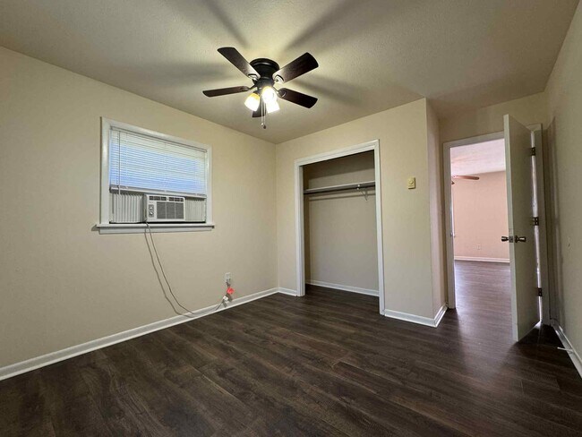 Building Photo - 2107 Southland St