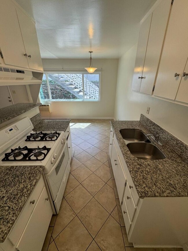 Building Photo - 1.0 bedroom in Pasadena California 91107