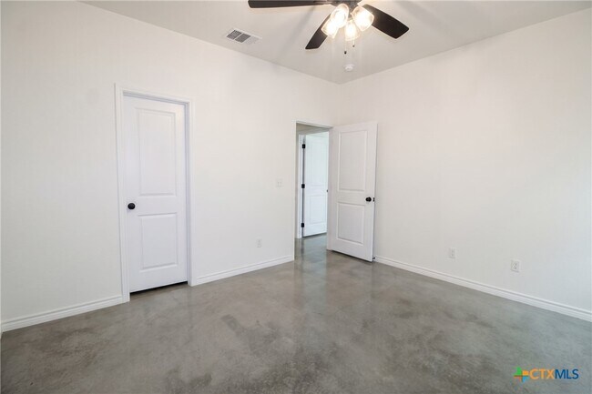 Building Photo - 114 Leon Ln